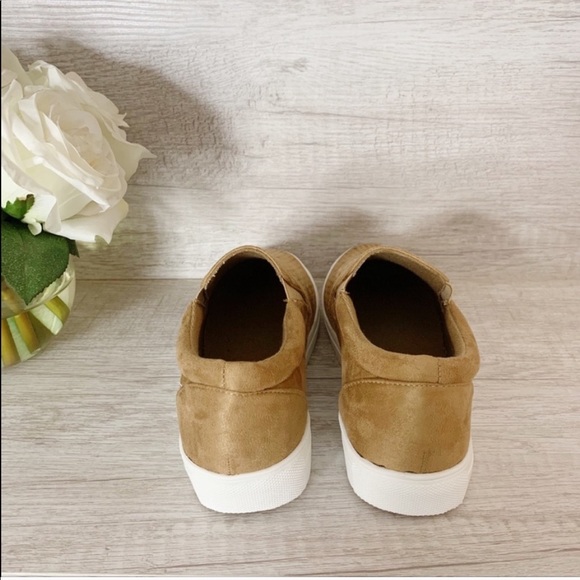 NEW Zoey Slip On Shoes- in Tan - Picture 4 of 5